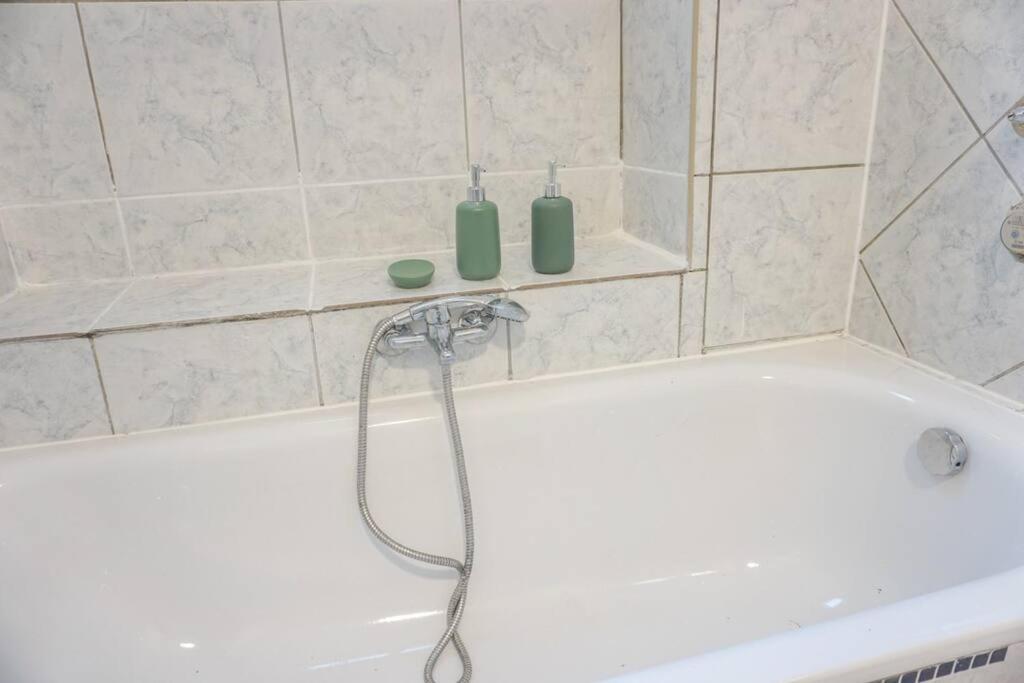 Apartment In Wuppertal - Charmante 3-Zimmer-Oase Mit Kamin Und Badewanne Kültér fotó