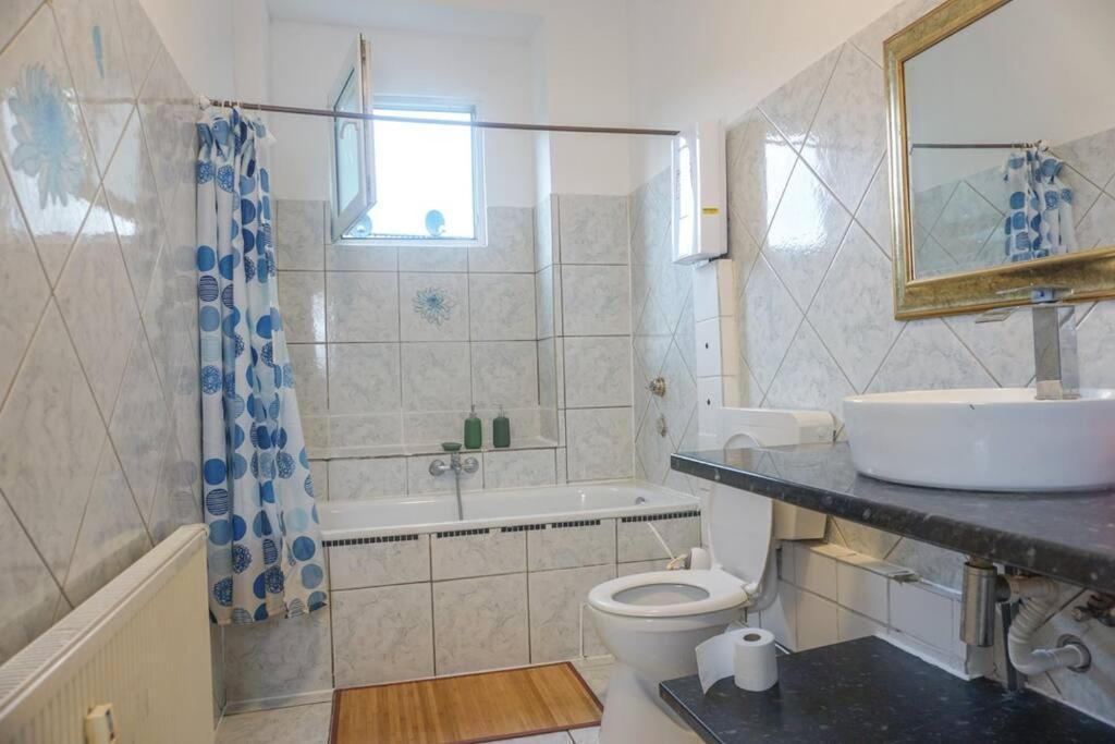 Apartment In Wuppertal - Charmante 3-Zimmer-Oase Mit Kamin Und Badewanne Kültér fotó